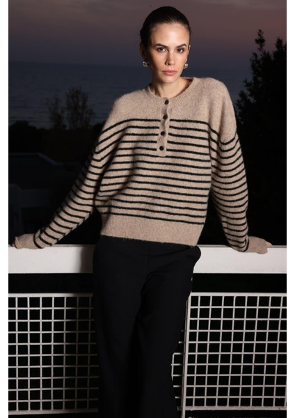 6989 Kadın Yün Karışımlı Düğme Detay Premium Triko Kazak Kahve Vizon indirimleri