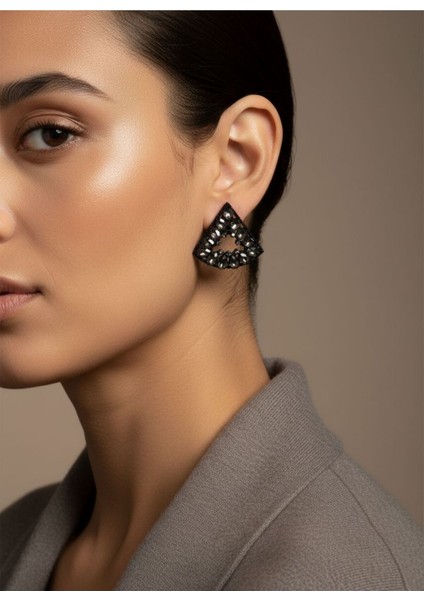 Üçgen Tasarım Siyah Taşlı Modern Kadın Küpe