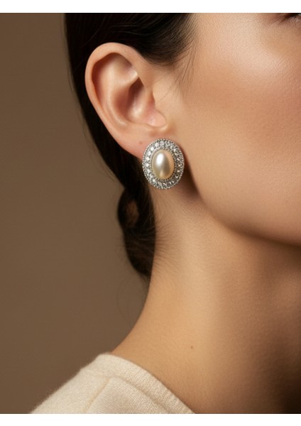 Kadın Oval Form Inci Detaylı Taşlı Küpe