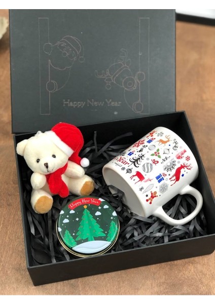 Yeni Yıl Hediye Seti: Anahtarlık, Mum, Kupa ve Şapka ile Kutuda Özel Tasarım