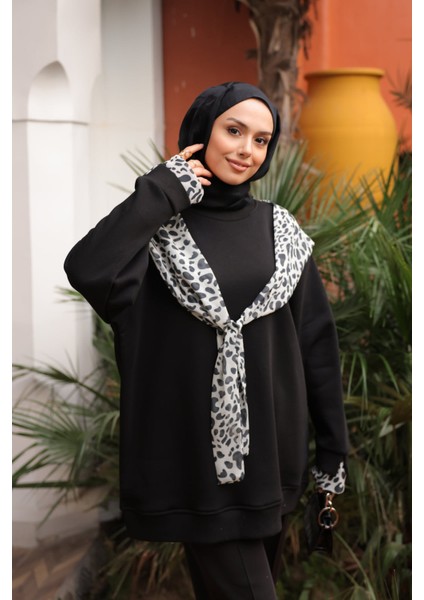 Siyah Fular Detaylı İçi Şardonlu Üç İplik Sweatshirt