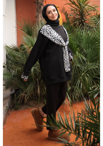 Siyah Fular Detaylı İçi Şardonlu Üç İplik Sweatshirt fırsatları