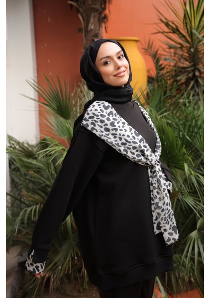 Siyah Fular Detaylı İçi Şardonlu Üç İplik Sweatshirt indirimleri