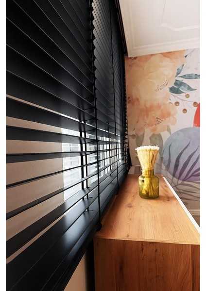 Siyah Renk Gerçek Ahşap Jaluzi 50MM Zincirli Redüktörlü Kurdelalı AJS1007 modelleri