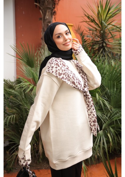 Bej Fular Detaylı İçi Şardonlu Üç İplik Sweatshirt
