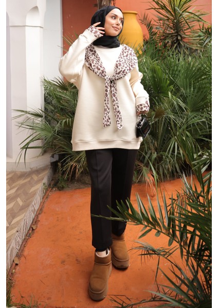 Bej Fular Detaylı İçi Şardonlu Üç İplik Sweatshirt fiyatları