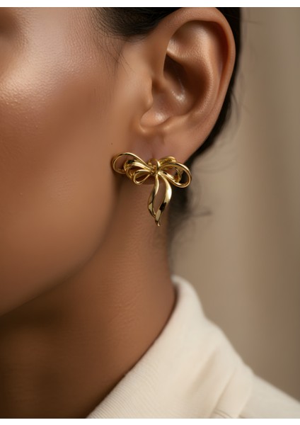 Kıvrımlı Fiyonk Form Parlak Gold Vip Küpe | Trend Küpe | Zarif Kadın Küpe