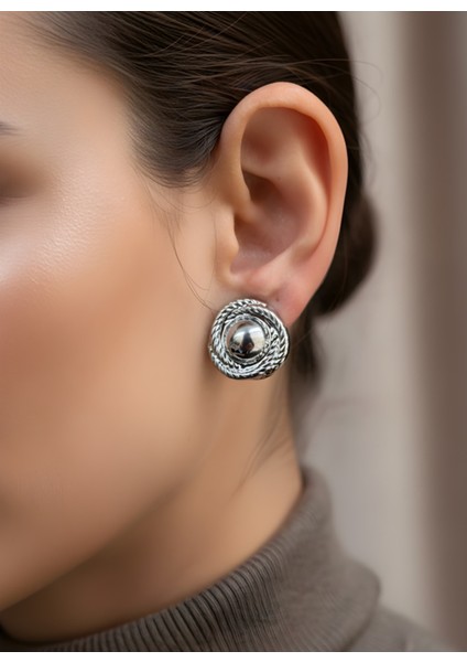 Gümüş Renk Burgulu Halka Form Parlak Metalik Kadın Küpe