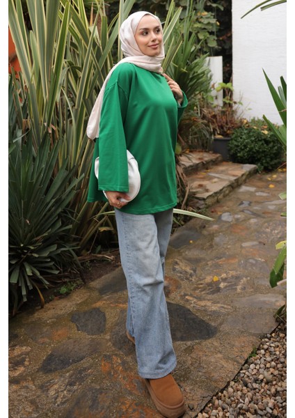 Zümrüt Yeşili Bisiklet Yaka Oversize Penye Sweat fırsatları