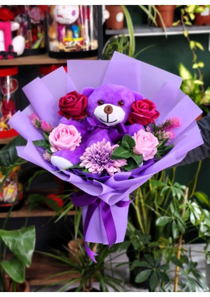 Ayıcık Buketi 25CM Sevimli Peluş Ayı & Güller & Yıldız Çiçeği Ile Hazırlanmış Sevdiklerinize Özel Hediye