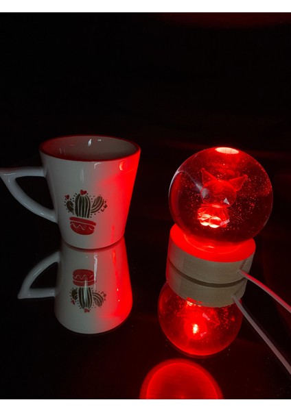 Hello Kitty / Kuromi Işıklı Renk Değiştiren Cam Küre Gece Lambası – Ahşap Altlıklı Dekoratif Aydınlatma + Yılbaşı Hediye Seti