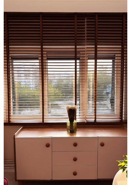 Ceviz Renk Gerçek Ahşap Jaluzi 50MM Zincirli Redüktörlü Kurdelalı AJS1003 fiyatları