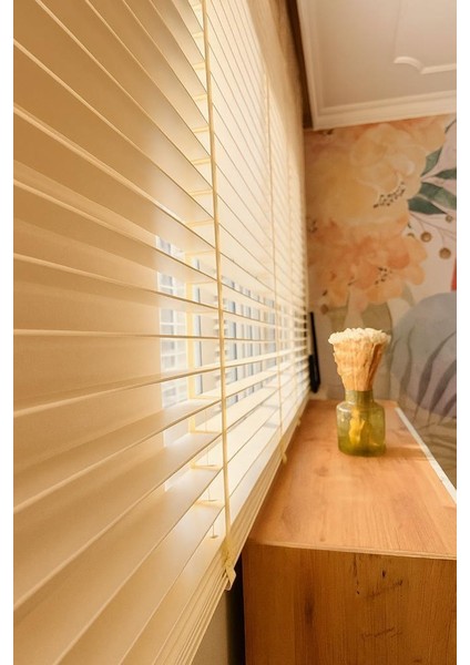 Krem Renk Gerçek Ahşap Jaluzi 50MM Zincirli Redüktörlü Kurdelalı AJS1005 modelleri