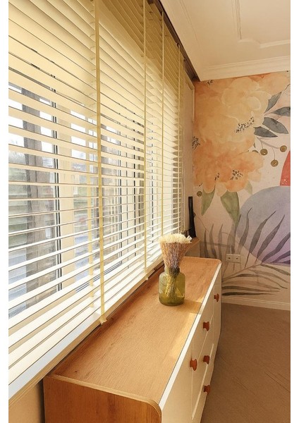 Krem Renk Gerçek Ahşap Jaluzi 50MM Zincirli Redüktörlü Kurdelalı AJS1005