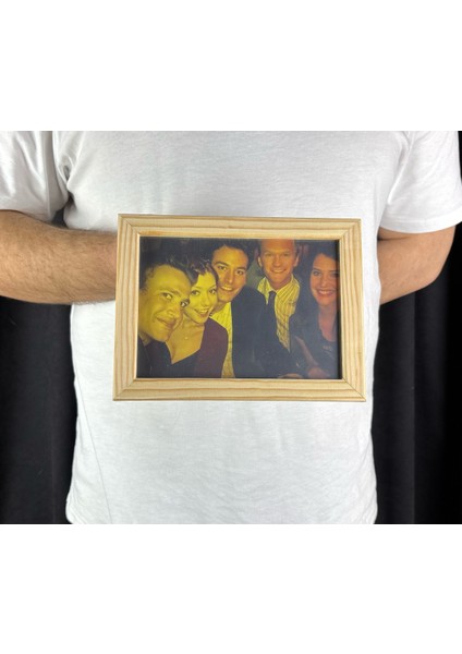 How I Met Your Mother Ekip Fotoğrafı Ahşap Çerçeveli Duvar Tablosu – 13X18