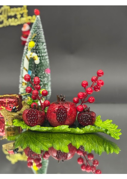 Kırmızı Nar Figürlü Biblo