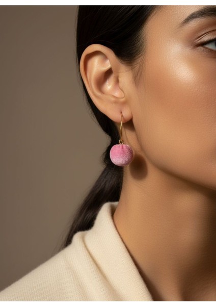 Ponpon Detaylı Gold Halka Küpe