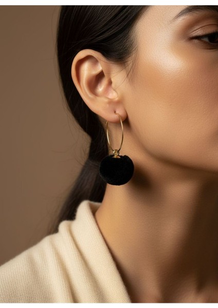 Ponpon Detaylı Gold Halka Küpe