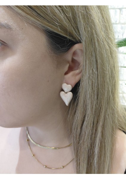 Pudra Sallantılı Kalpli Küpe