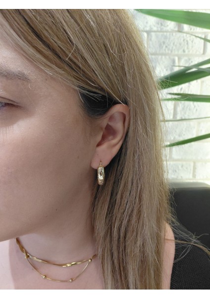 Gold Sallantılı Kalpli Küpe