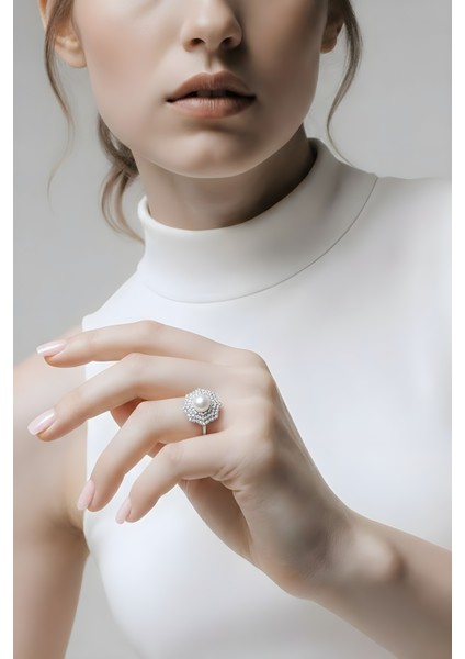 Gümüş Örümcek Ağı: Inciyle Dokunan Zarafet 925 Ayar Yüzük