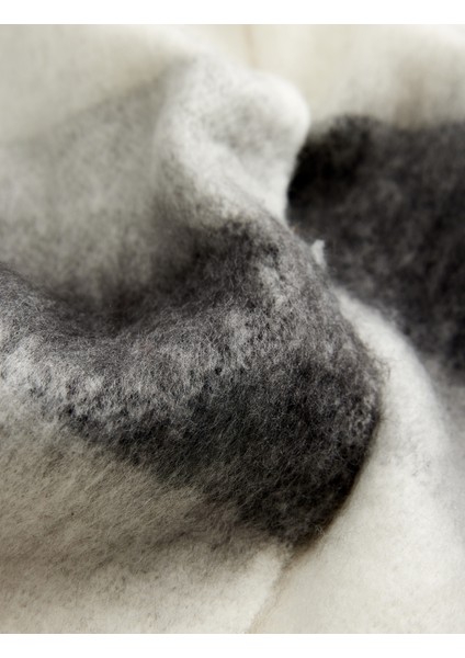 Renkli Çizgili Uzun Püsküllü Atkı modelleri