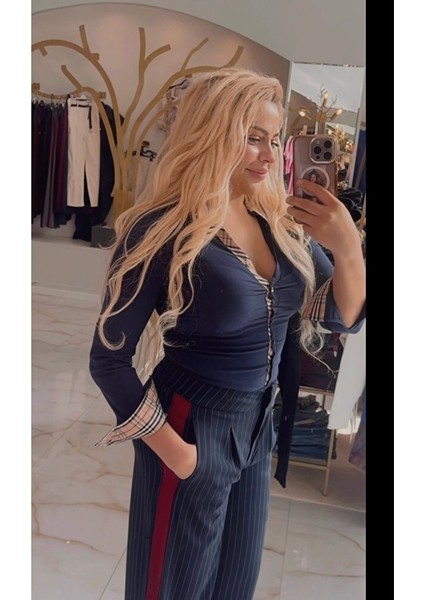 Kadın Lacivert Detaylı Fit Kesim Casual Gömlek Çizgili Kol Ucu ve Dekolte Vurgulu fiyatları