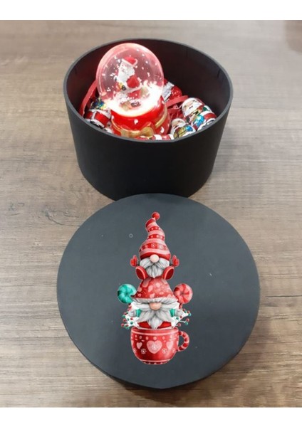 Yılbaşı Kutusu: Işıklı Kar Küresi ve Noel Baba Çikolataları ile Keyifli Anlar