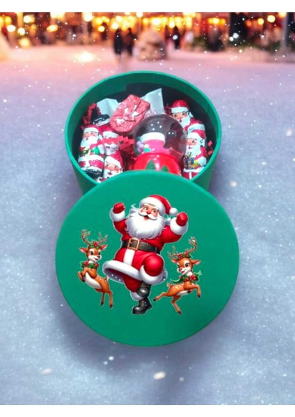 Yılbaşı Kutusu: Işıklı Kar Küresi ve Noel Baba Çikolataları ile Tatil Keyfi fiyatları