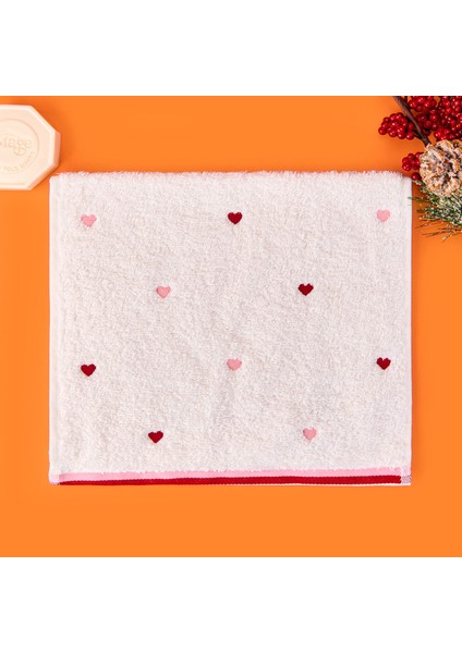 Soft Kalp Nakışlı El Havlusu - Ekru / Kırmızı - 30X50 cm