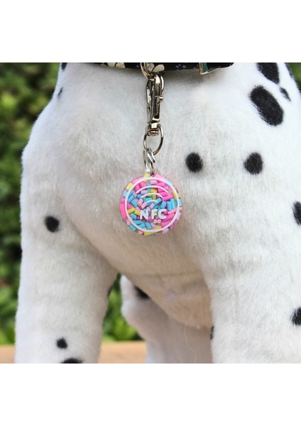 Mini NFC pet künyesi: tek dokunuşta dijital profil + anında konum bildirimi. Şarj ve uygulama gerektirmez; kaybolma anında en hızlı çözüm. Model: 2.2cm Candy fiyatları