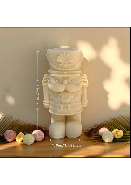 Ekru Noel Fındık Kıran Mum, Şık ve Sıcak Atmosfer Için Ideal Seçenek