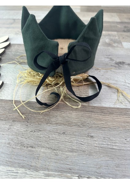 Yılbaşı Temalı 1-2 Yaş Çocuk Çorap ve Taç Seti, Noel Baba ve Geyik Tasarımı indirimleri