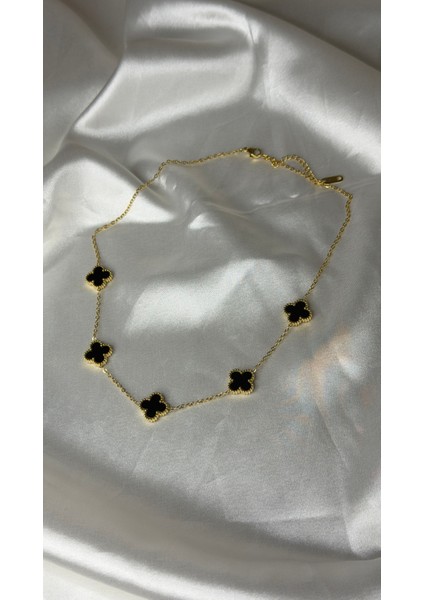 Çiçek Desenli Zarif Tasarım Yonca Kolye Siyah Gold Çelik fırsatları