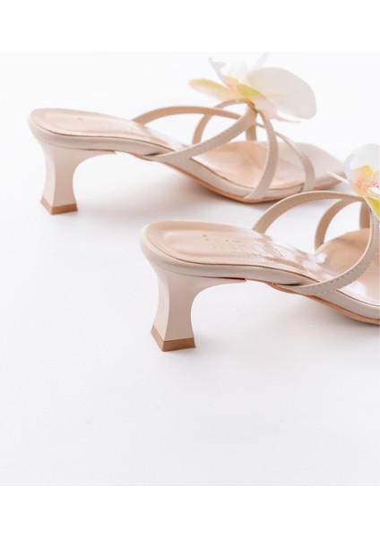 Bej Orkide Detaylı Ince Topuklu Kadın Terlik indirimleri