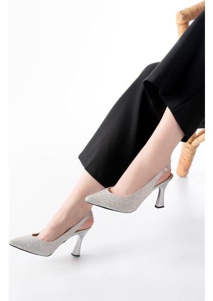 Gümüş Arkası Açık Taş Aksesuarlı Günlük Kadın Sandalet