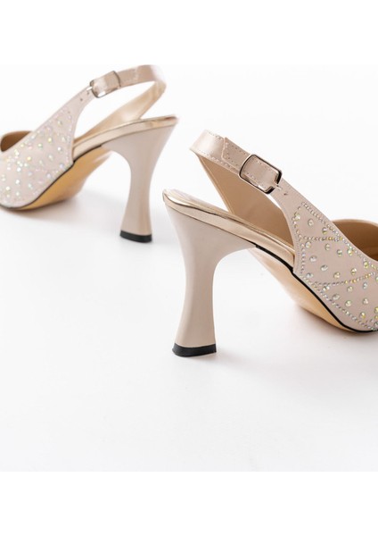 Bej Arkası Açık Taş Aksesuarlı Günlük Kadın Sandalet indirimleri