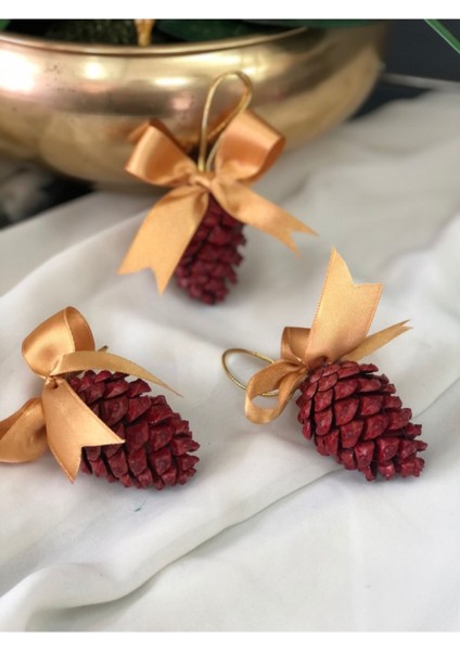 Kozalak ve Kırmızı Süslerle Yılbaşı Dekorasyonu, Şık ve Neşeli Atmosfer Sağlar modelleri