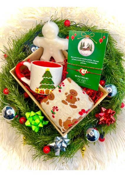 Yılbaşı Temalı Hediye Seti, Fincan, Bileklik, Çorap ve Mum, Sevdiklerinize Özel Seçenek fiyatları