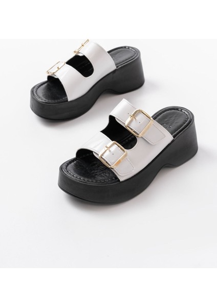 Beyaz Rugan Günlük Tokalı Dolgu Topuk Kadın Terlik modelleri