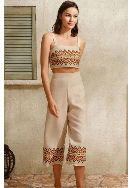 - Kalın Askılı Oyuk U Yaka Geometrik Yazlık Uzun Nakış Detaylı Pijama Takımı