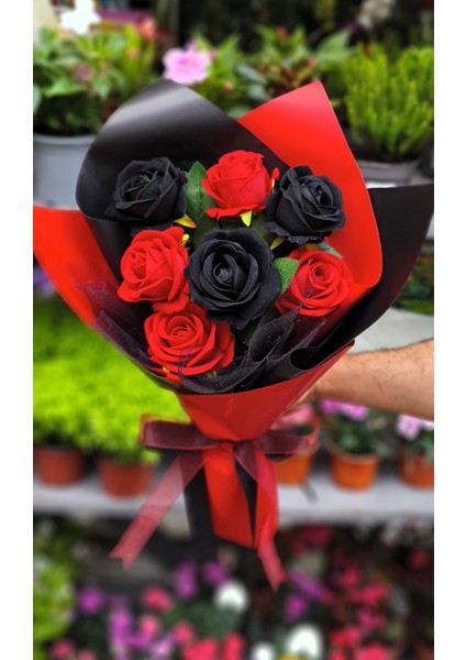 Kadife Gül Buketi Kırmızı & Siyah (7 Adet) Sevdiklerinize Özel Gün Hediyesi
