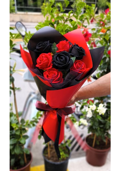 Kadife Gül Buketi Kırmızı & Siyah (7 Adet) Sevdiklerinize Özel Gün Hediyesi modelleri