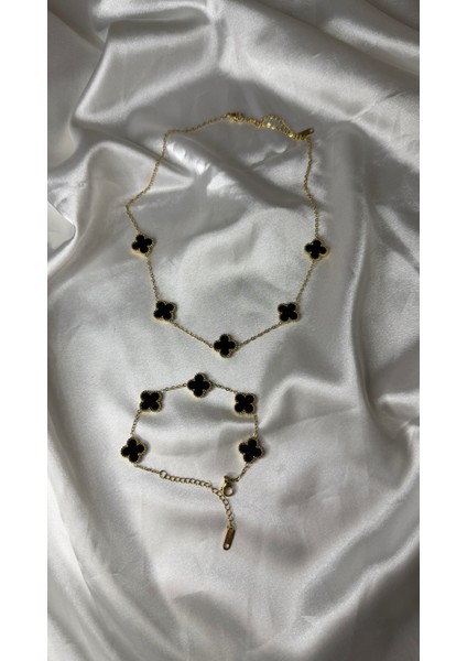 Kolye ve Bileklik Yonca Set Çiçek Desenli Zarif Tasarım