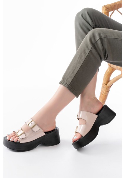 Bej Rugan Tokalı Dolgu Topuk Kadın Terlik