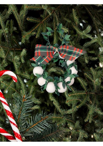 Renkli Yılbaşı Ağaç Süsü ve Noel Çelengi, Yeni Yıl Dekorasyonu Için Mükemmel Seçim