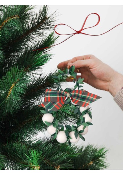 Renkli Yılbaşı Ağaç Süsü ve Noel Çelengi, Yeni Yıl Dekorasyonu Için Mükemmel Seçim modelleri