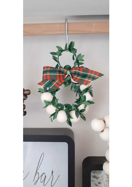 Renkli Yılbaşı Ağaç Süsü ve Noel Çelengi, Yeni Yıl Dekorasyonu Için Mükemmel Seçim