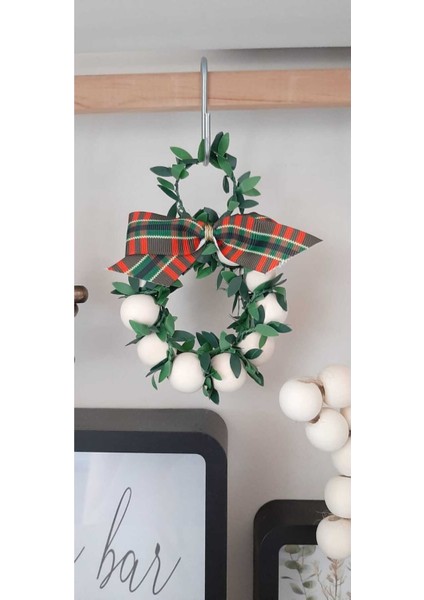 Renkli Yılbaşı Ağaç Süsü ve Noel Çelengi, Yeni Yıl Dekorasyonu Için Mükemmel Seçim