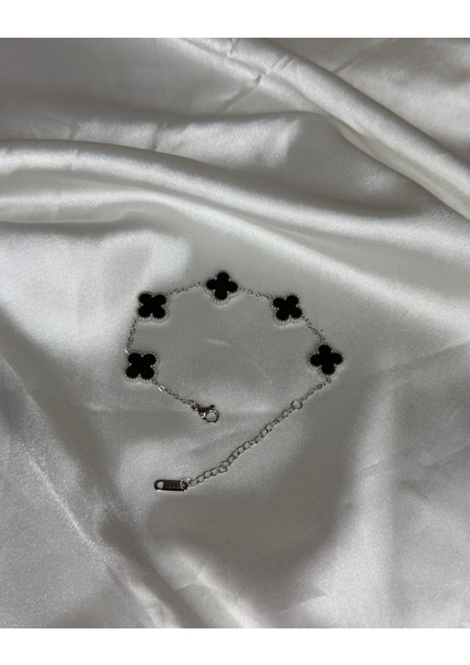 Çiçek Desenli Zarif Tasarım Yonca Gümüş Siyah Renkli Çelik Bileklik fiyatları